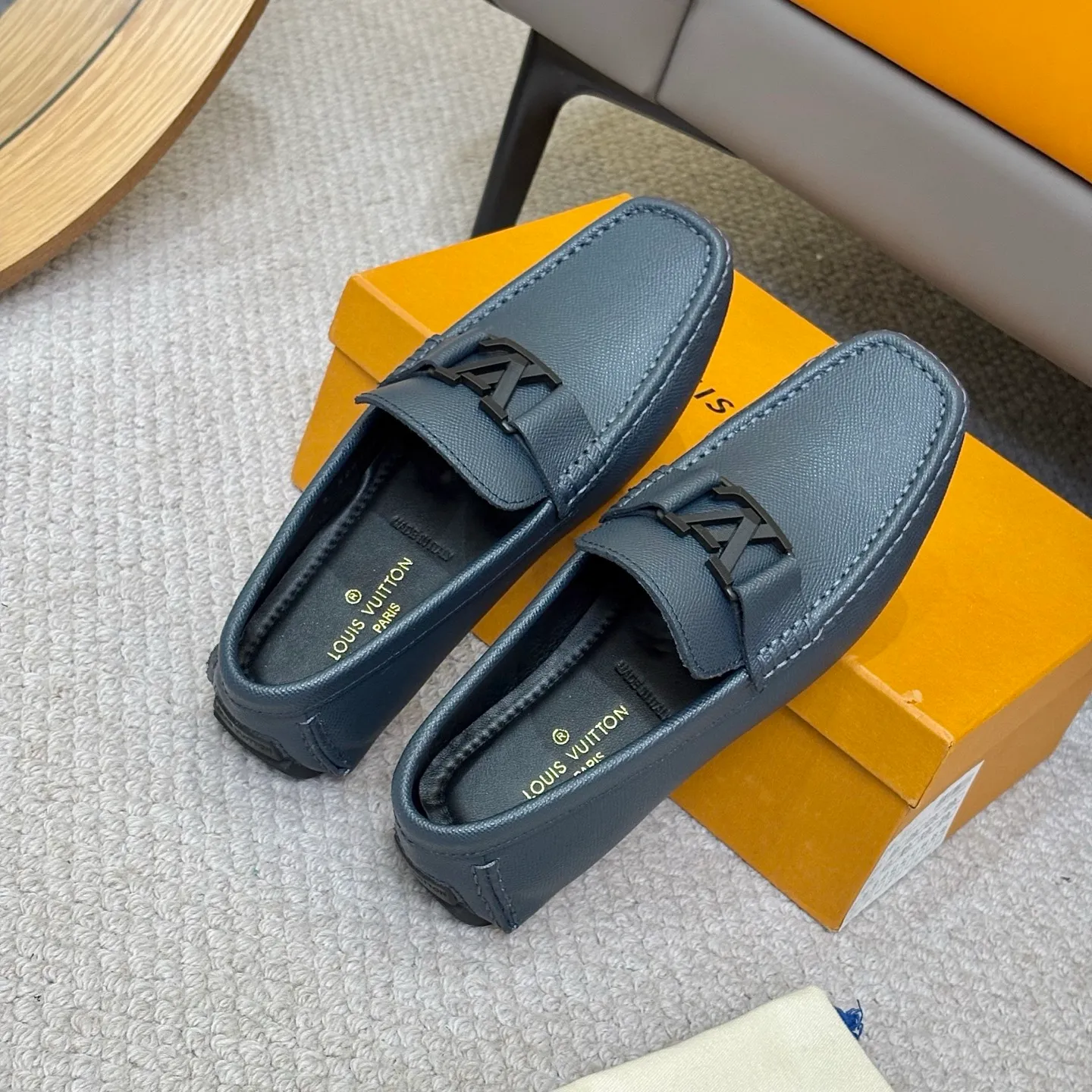 Men's men's shoes 💰420 (Yangli) LV 2⃣️0⃣️2⃣️5️⃣Spring and summer counter GLORIA series models ✈️Original factory special leather production, original last type. A classic driving slip-on casual shoe that shows an elegant style with exquisite craftsmanship details such as Monogram embossing all over the upper🌀Italian imported calfskin fabric Sheepskin foot pads➕Inside～Private mold replica sole Unique style Comfortable driving slip-on Size: 4-12 (38-46) Comes with [Counter packaging: original box, wrapping paper, card, instruction manual, shoehorn, cloth bag] No pressure to enter and leave the counter!